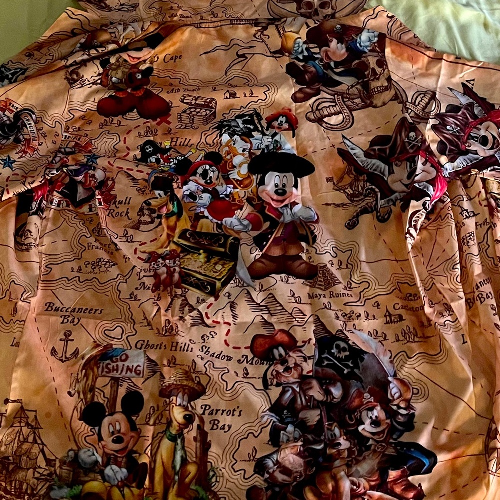 NWOT. Never worn Disney pirates Hawaiian shirt. Size is a men’s XL